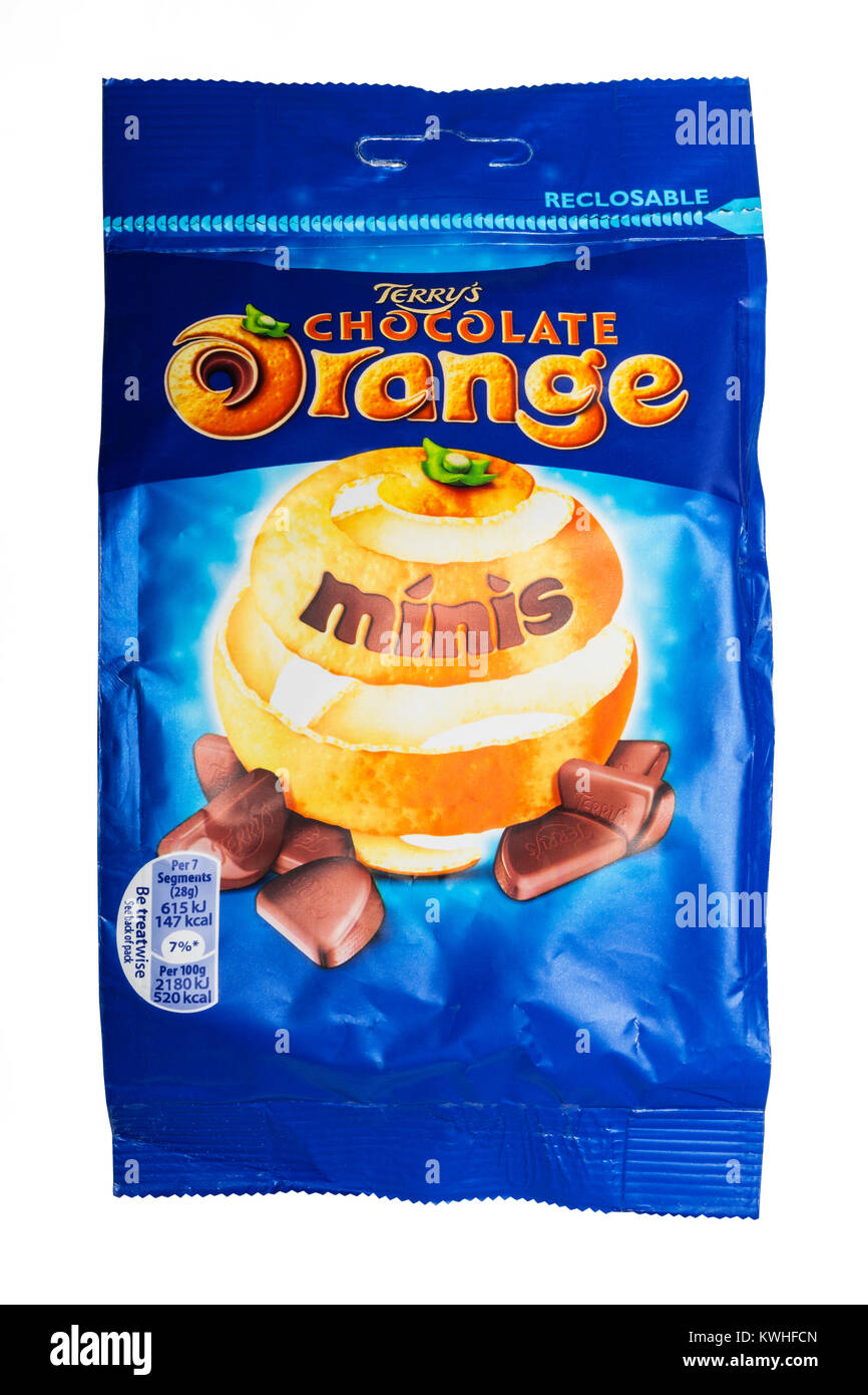 Ein Paket von Terry's Chocolate Orange minis auf weißem Hintergrund Stockfoto