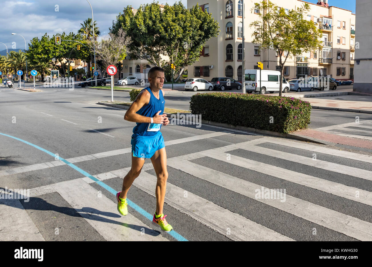 Die Athleten laufen während der Zürich Marathon Malaga auf den Straßen von Malaga, Andalusien, Spanien Stockfoto
