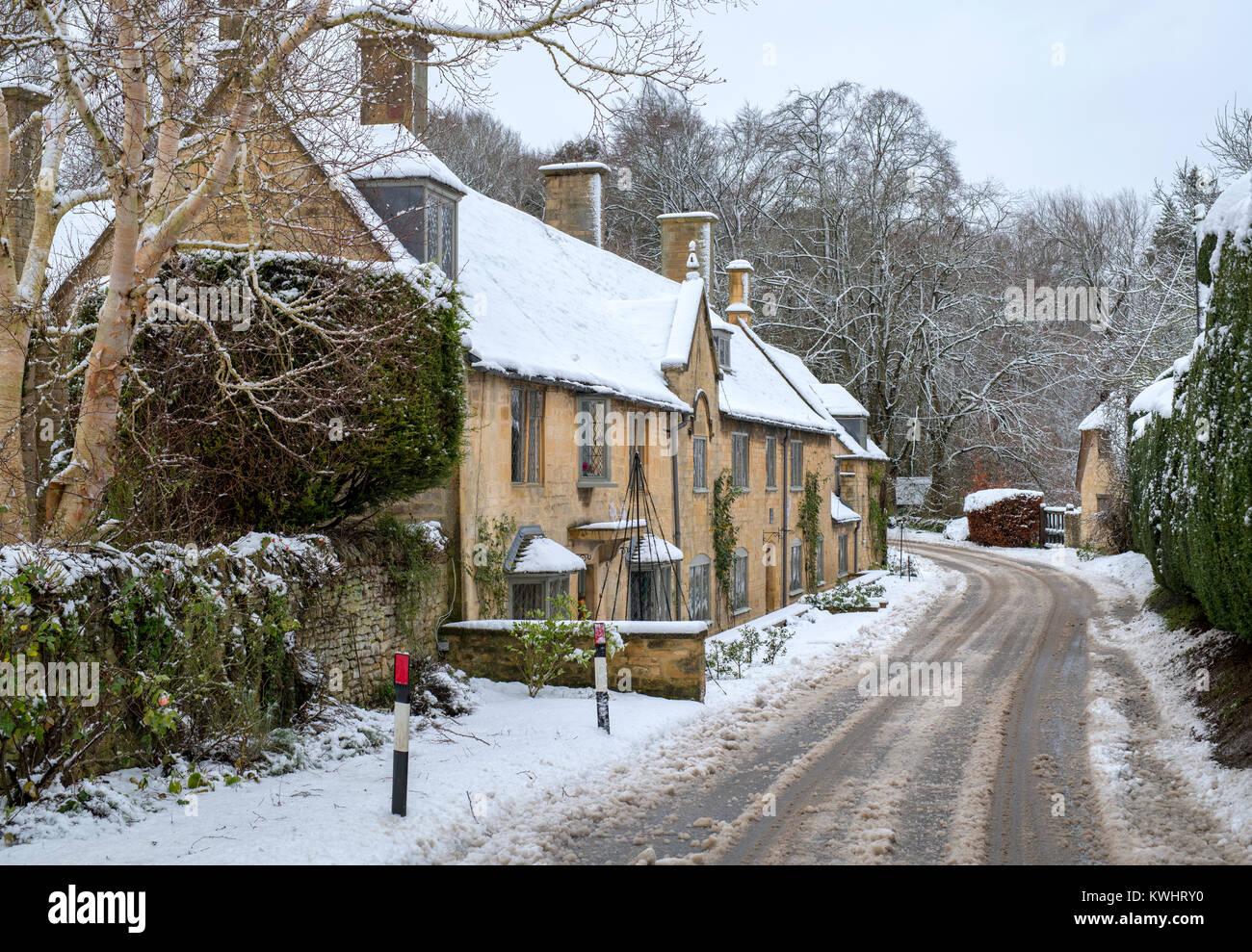 Ferienhäuser im Schnee im Dezember. Broad Campden, Cotswolds, Gloucestershire, England Stockfoto