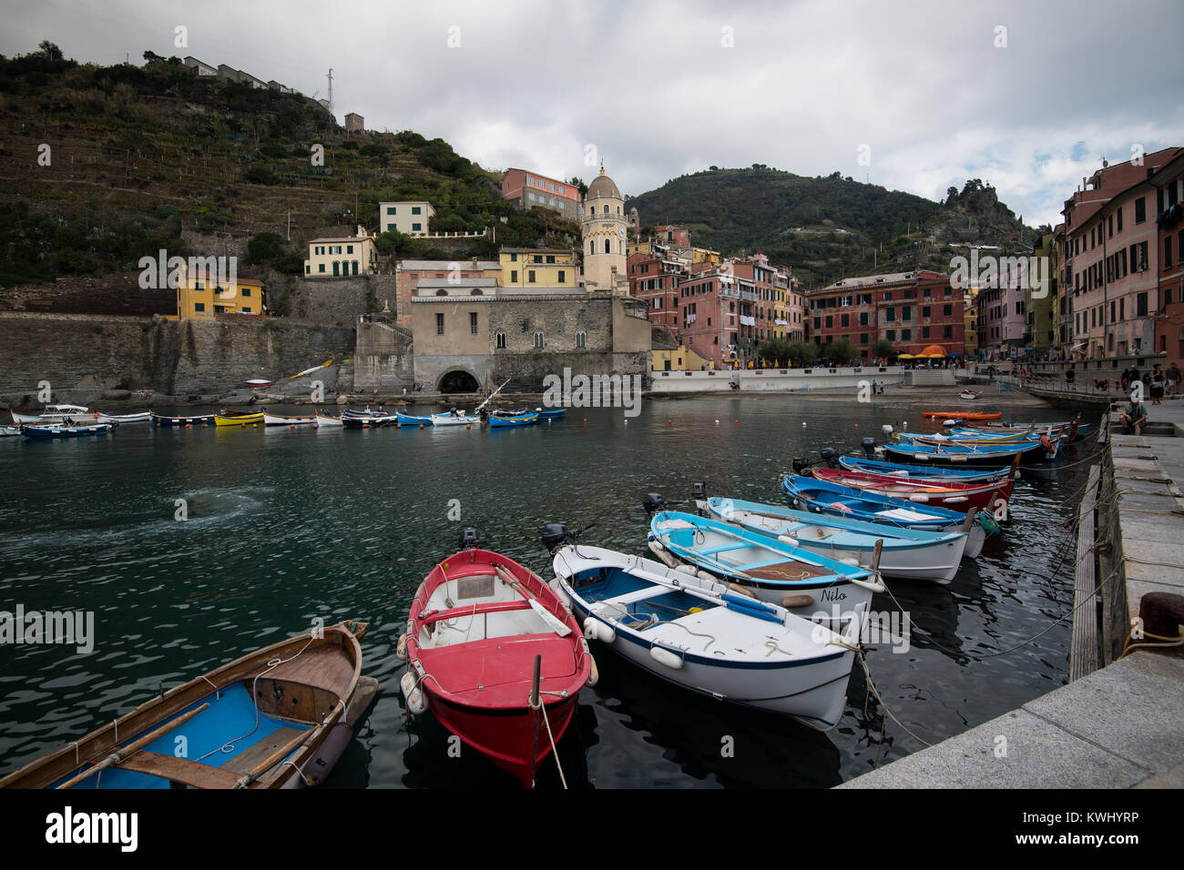 Vernazza, Italien - 5. Oktober 2017: Malerische und touristischen Dorf von Vernazza, Cinque Terre, Toskana Italien malerisch schönen v Stockfoto
