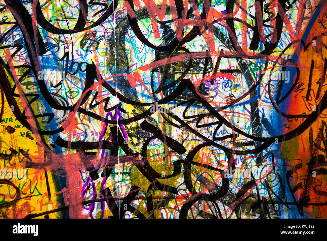 Bunte unordentlich Graffiti Wand Hintergrund Stockfoto