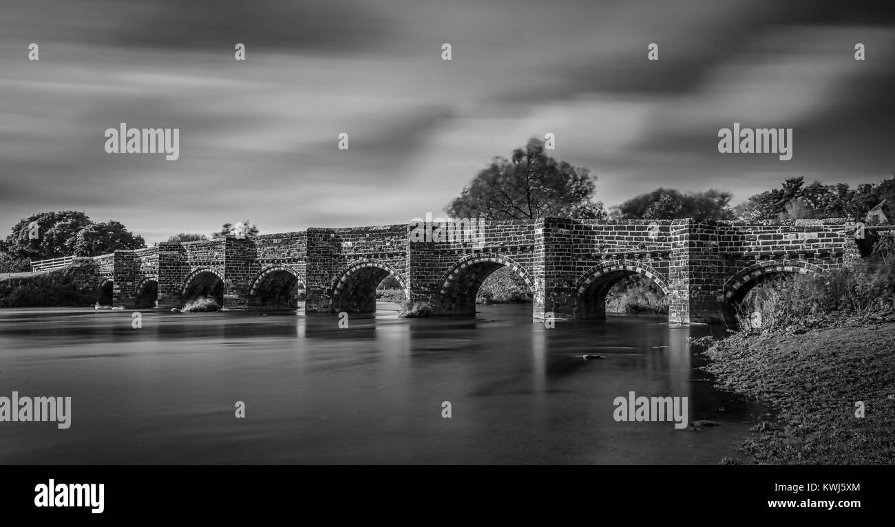 Weiße Mühle Brücke, Sturminster Marshall, Dorset, England, UK. Stockfoto