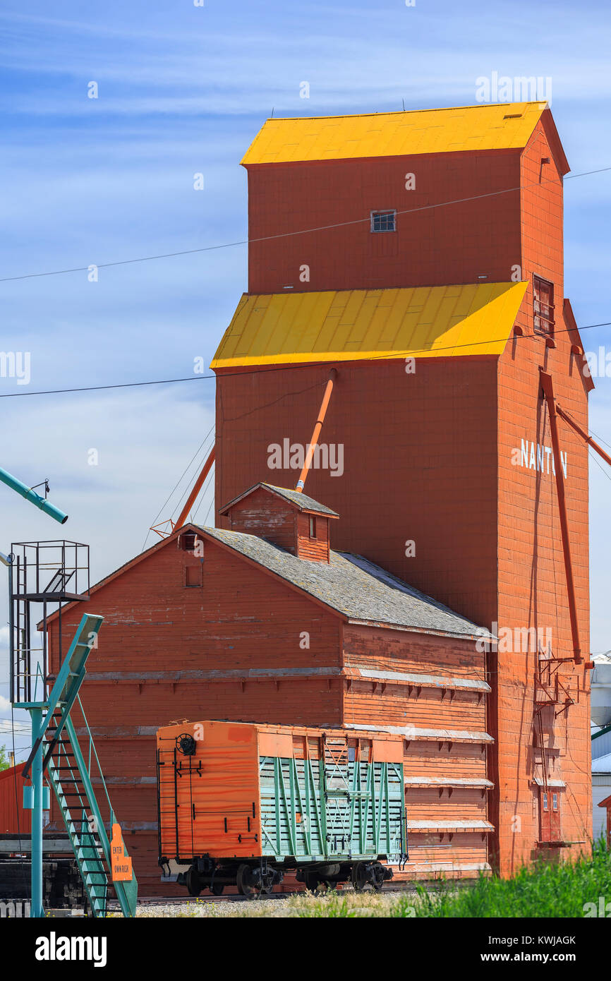 Canadian Grain Elevator Discovery Centre ist eine Reihe von restaurierten Getreidesilos in Nanton, Alberta, Kanada. Stockfoto