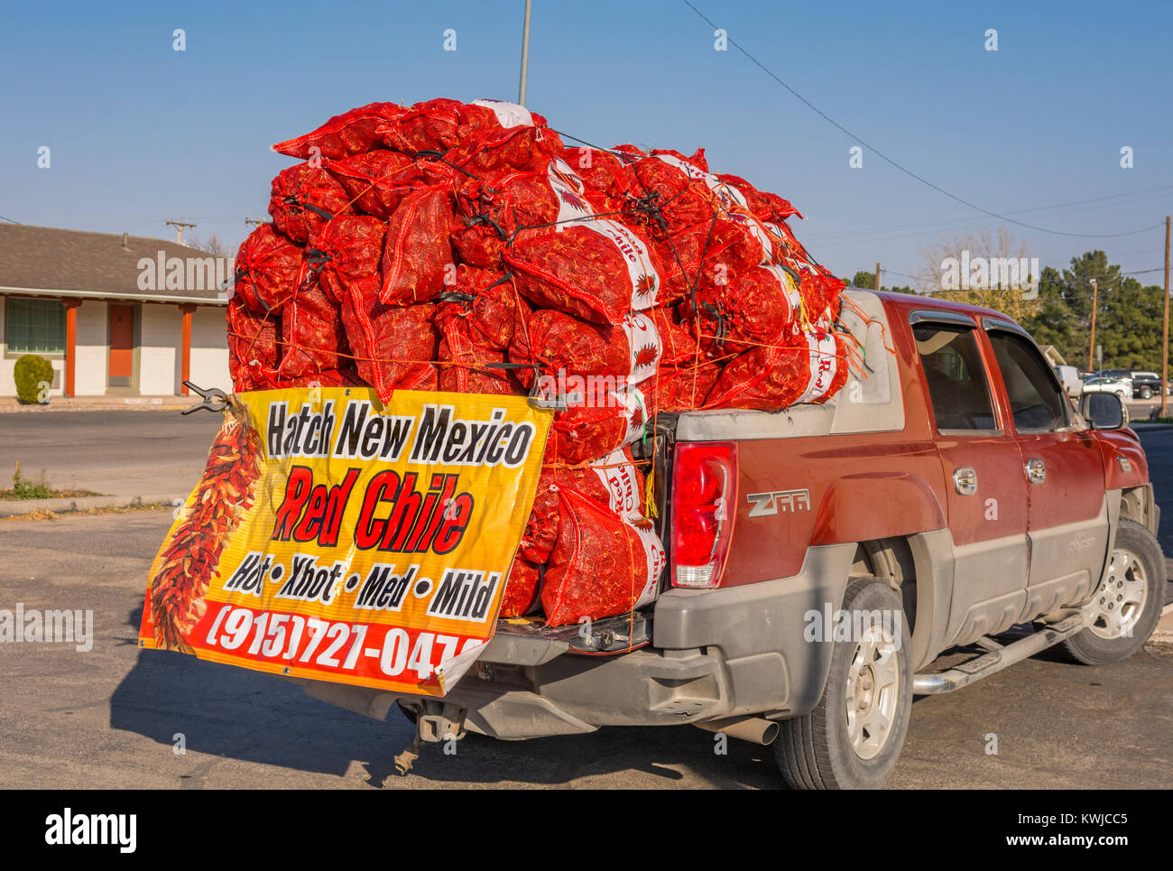 Geladene Pick up Verkauf große Taschen von Hatch, New Mexico Hot Red Chile Pfeffer, Paprika in New Mexico, USA. Stockfoto