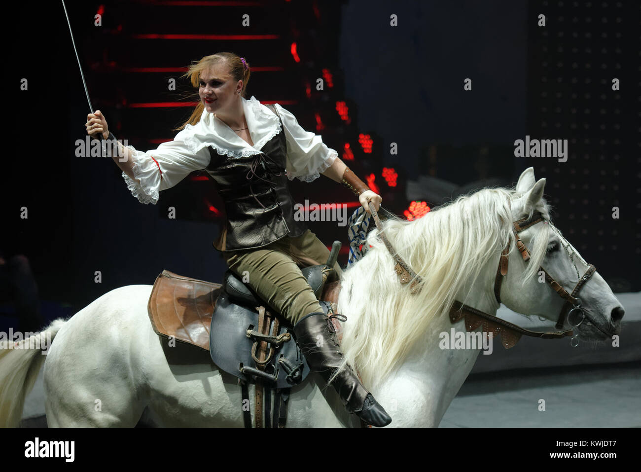 St. Petersburg, Russland - Dezember 28, 2017: Zirkus Reiter der Alexandrov-Serge Dynastie in der Premiere der Show Snow Queen von großen Moskau Circus Stockfoto