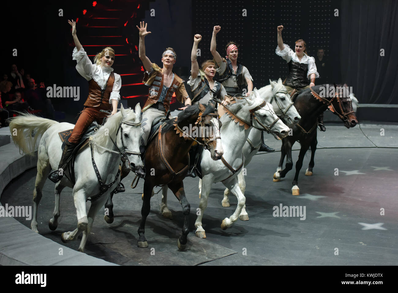 St. Petersburg, Russland - Dezember 28, 2017: Zirkus Reiter der Alexandrov-Serge Dynastie in der Premiere der Show Snow Queen von großen Moskau Circus Stockfoto