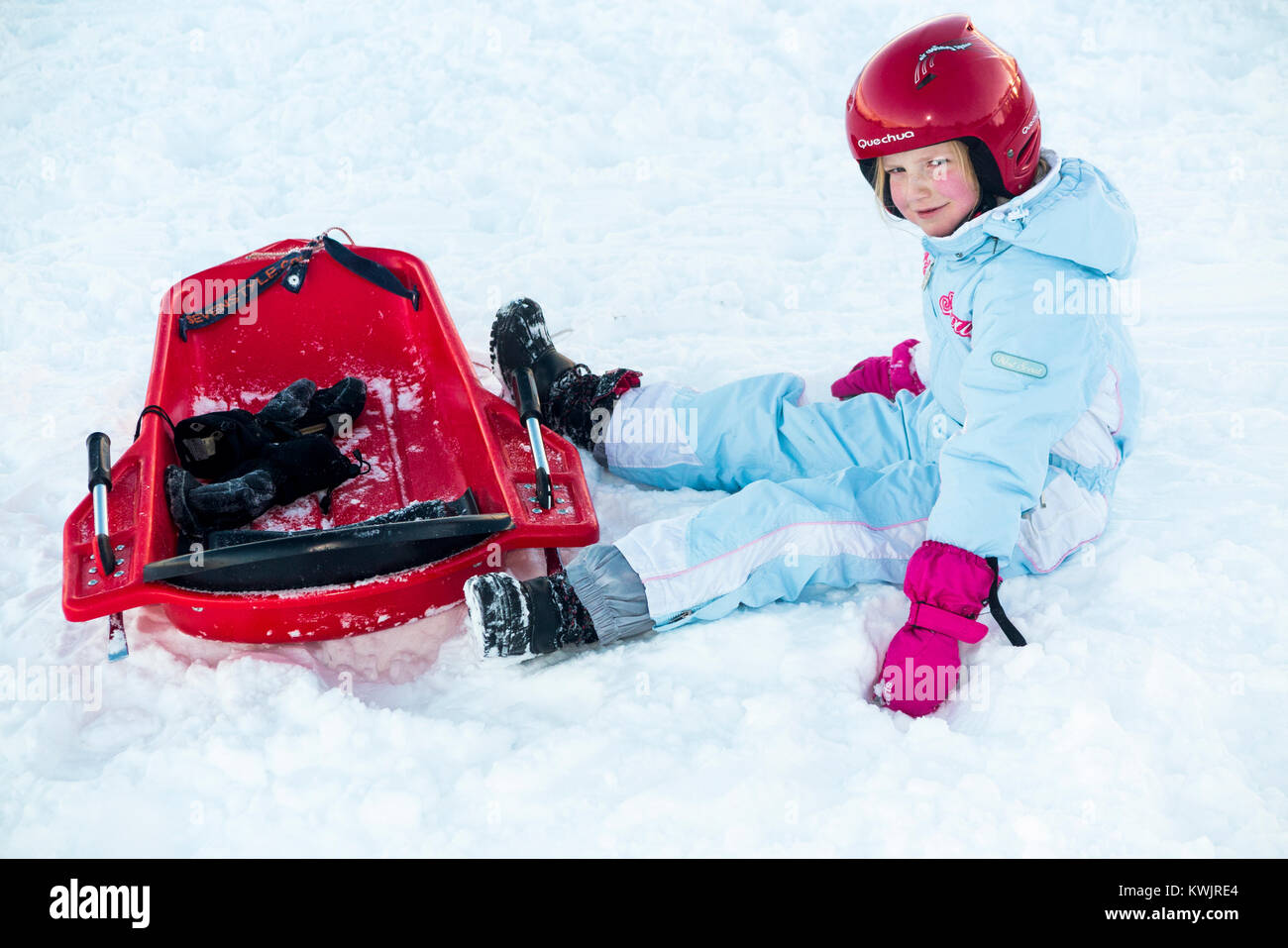 Skihelm sturz -Fotos und -Bildmaterial in hoher Auflösung – Alamy