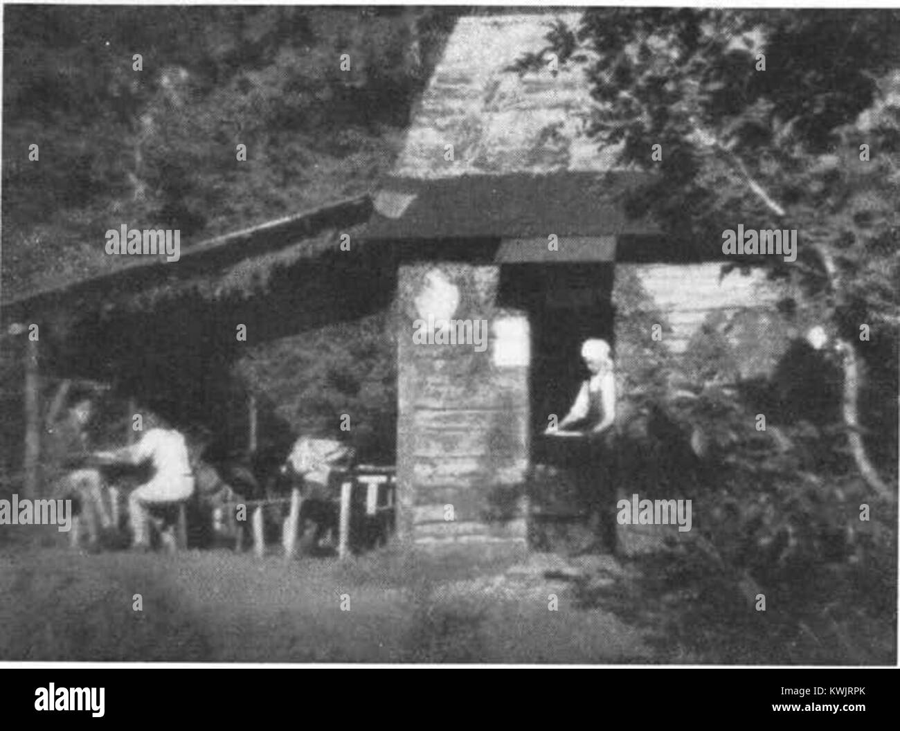 Das Unterschlupf der Sozialdemokratischen Partei (Zavetisce SPD) in Iska, das 1941 während des Zweiten Weltkriegs gegründet wurde, bot Zuflucht und organisierte Hilfe unter Kriegszwängen und Besatzung in Slowenien. Stockfoto