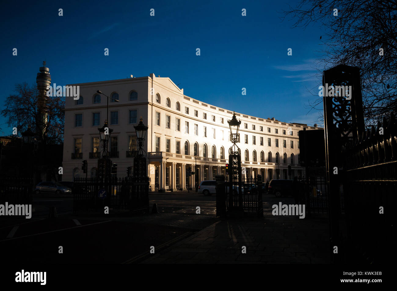 Park Crescent, zwischen Portland Place und südlich von Marylebone Road in London, besteht aus eleganten Stuck Reihenhäuser von dem Architekten John Nash. Stockfoto