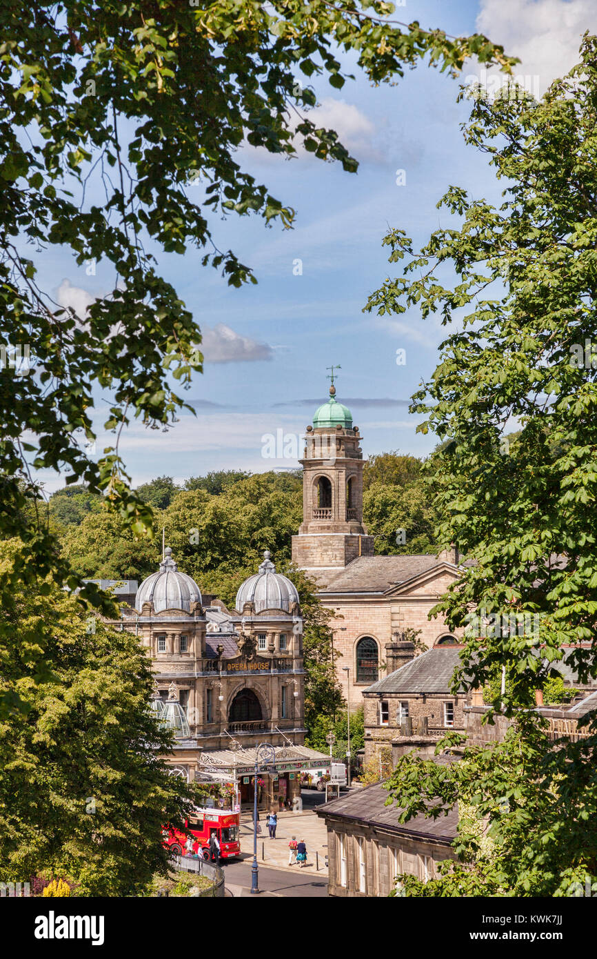 Buxton Opera House und der St John's Kirche, Buxton, Derbyshire, England Stockfoto