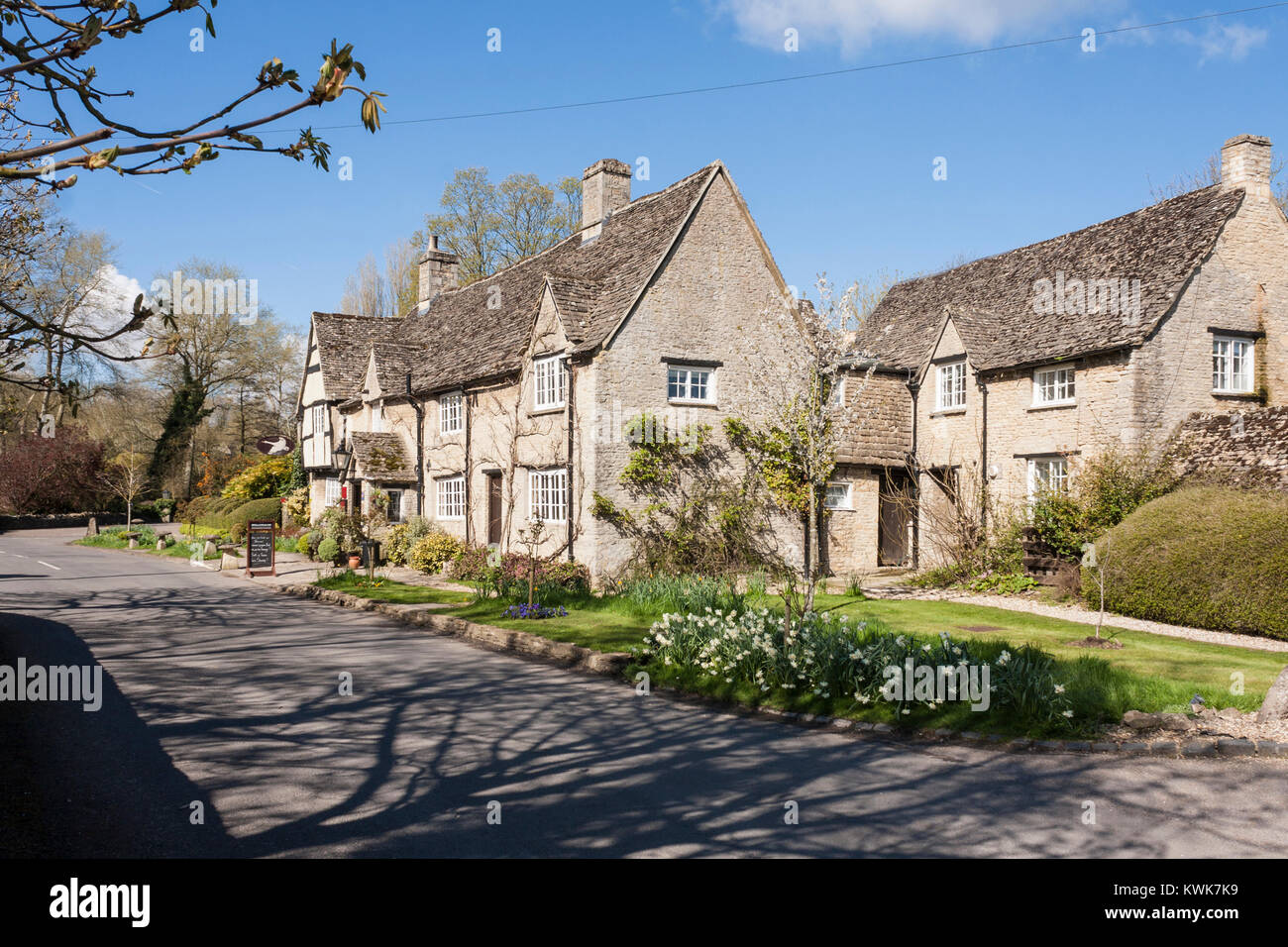 Das The Old Swan und Minster Mill Inn, Minster Lovell, Oxfordshire, England, GB, UK. Stockfoto