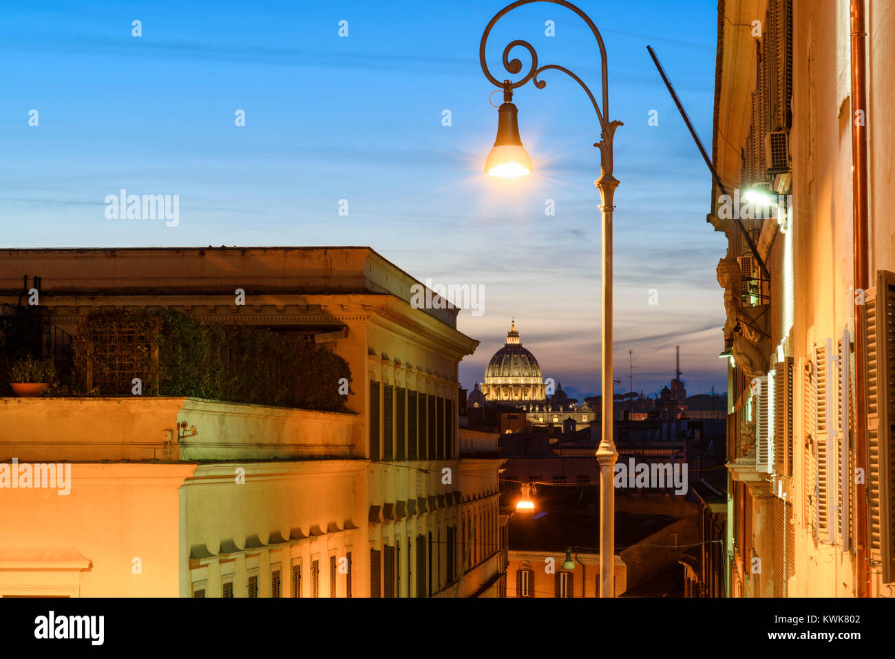 St. Peter in der Nacht vom Quirinale, Rom, Latium, Italien gesehen Stockfoto
