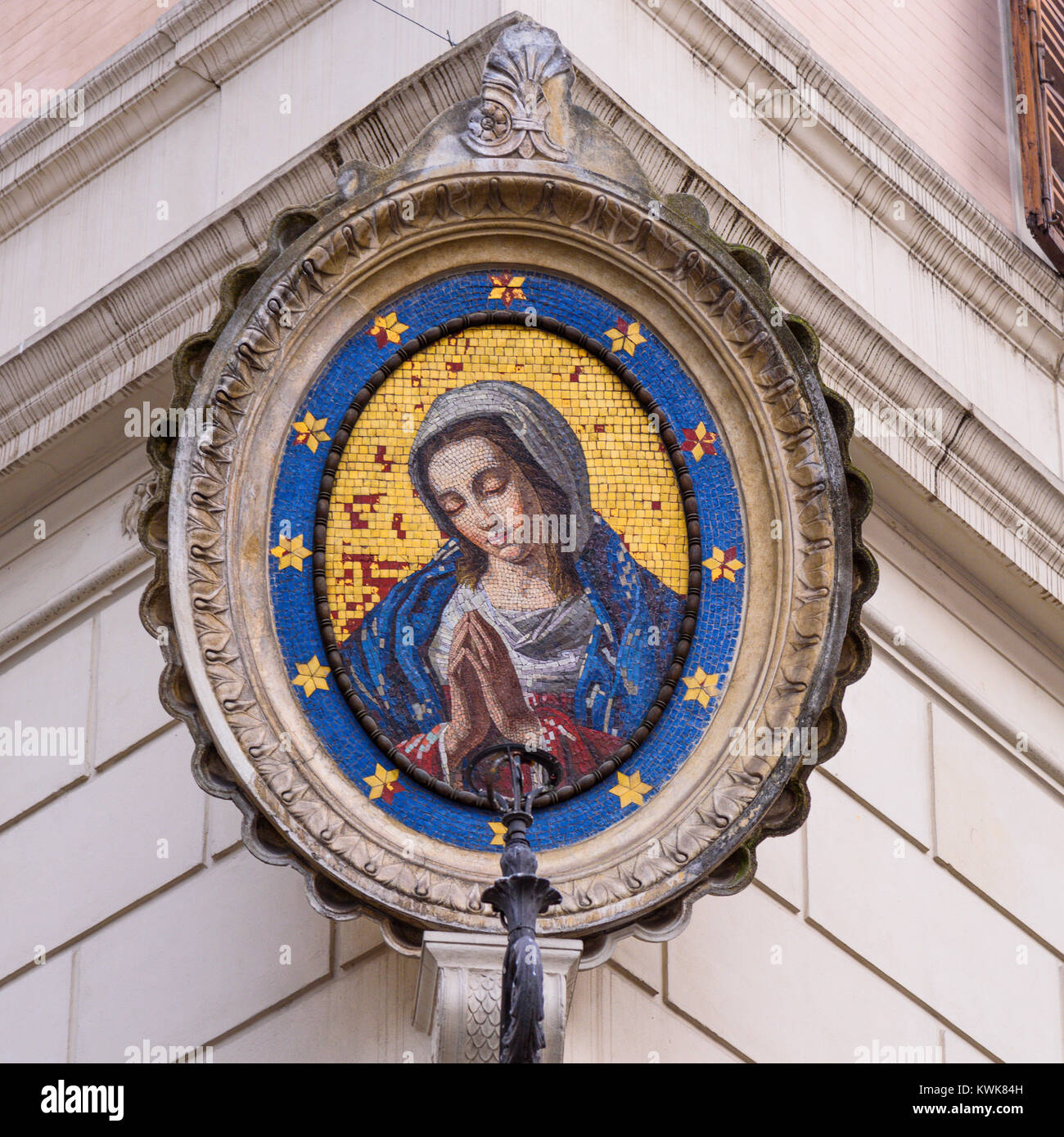 Traditionelle Mosaik von Madonna in einem SCULTURE in einem Gebäude Ecke, Rom, Latium, Italien gerahmt Stockfoto