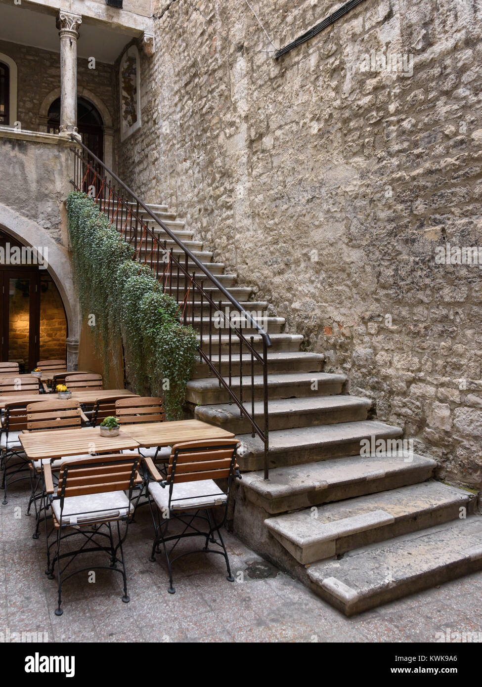 Treppe in der alten Stadt Split, Kroatien Stockfoto