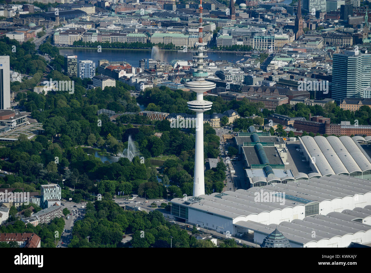 Deutschland, Hamburg, Luftaufnahme von City Park Planten und Blomen, Ausstellungen Rathaus, Fernsehturm und Alster Stockfoto