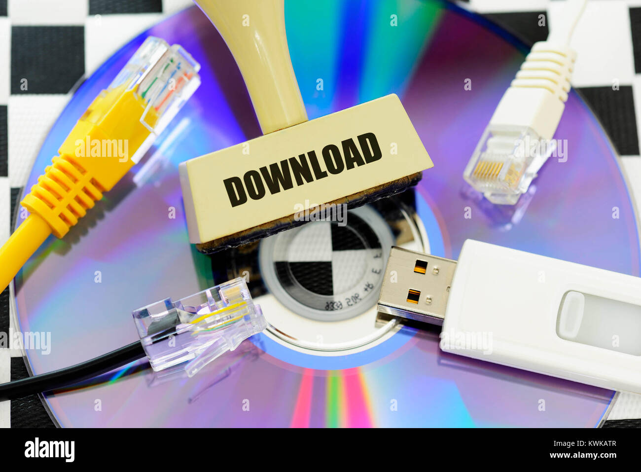 Stempel mit Label Download und DVD, Memory Knick und Internet Kabel, Achtung für illegale Downloads, Stempel mit Aufschrift Download- und DVD, Speichers Stockfoto