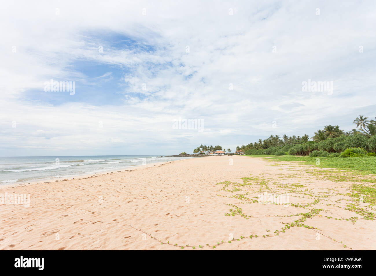 Asien - Sri Lanka - induruwa - Zu einem breiten weißen Lonely Beach Stockfoto