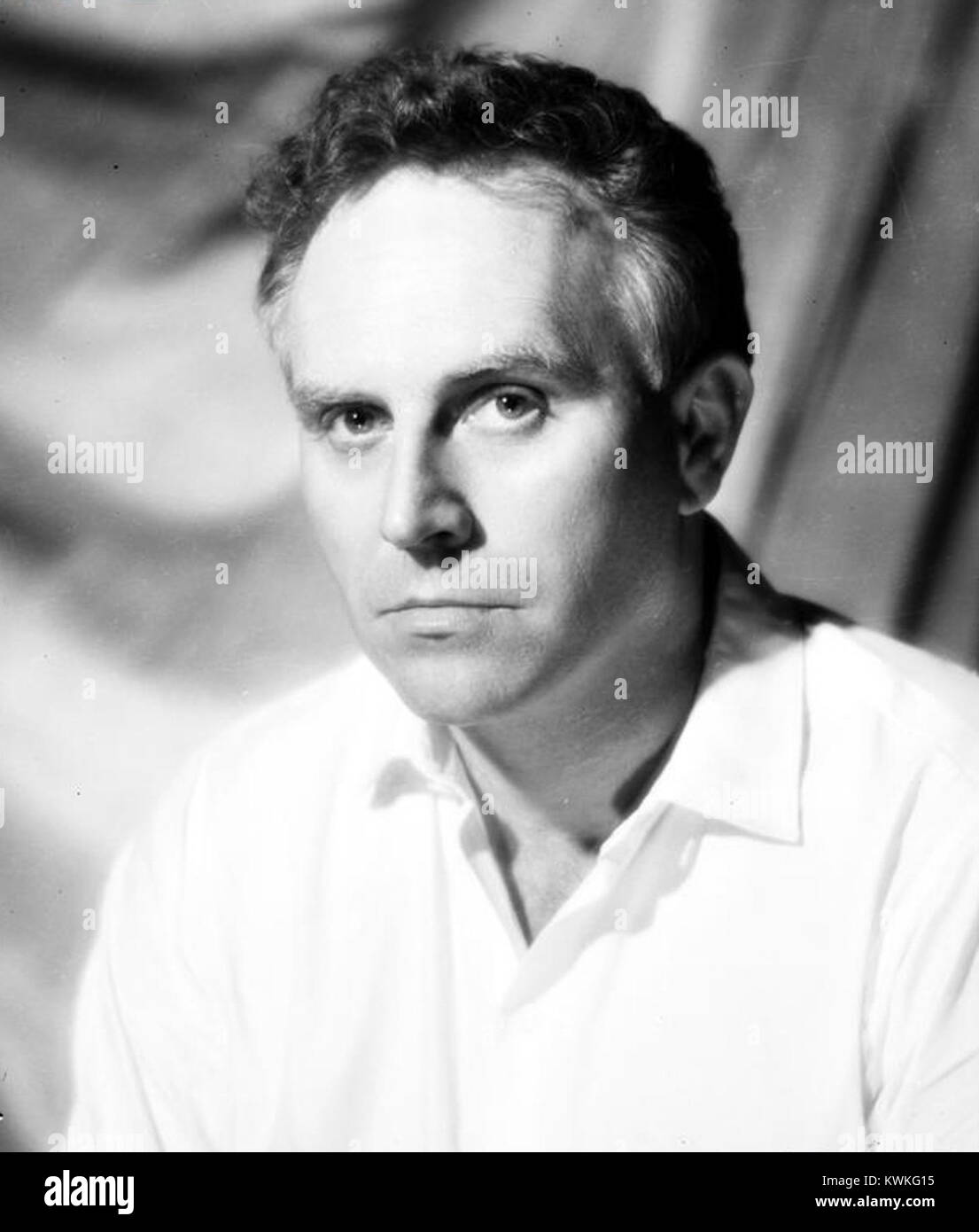 Janusz Bylczyński war ein bekannter polnischer Künstler, der für seine Beiträge zur Malerei des 20. Jahrhunderts bekannt wurde. Seine Arbeiten beschäftigten sich oft mit polnischer Geschichte und Kultur, indem er ausdrucksstarke, dynamische Darstellungen verwendete, um tiefgreifende kulturelle Themen zu vermitteln. Stockfoto