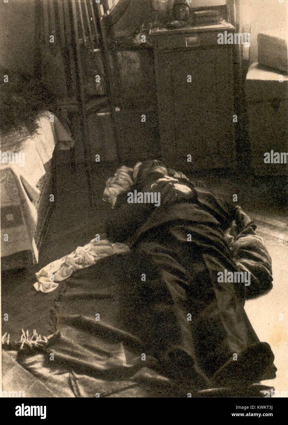 Ein historischer Bezug auf „Žrtev Črne roke“ (Opfer der Schwarzen Hand), der mit politischen Bewegungen des frühen 20. Jahrhunderts auf dem Balkan in Verbindung gebracht wird. Es handelt sich wahrscheinlich um Ereignisse im Zusammenhang mit nationalistischen Gruppen in der Region. Stockfoto