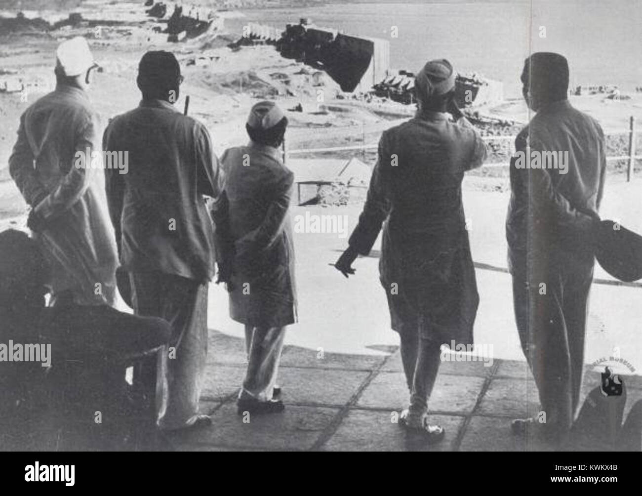 Jawaharlal Nehru Überprüfung der Fortschritte bei der Arbeit an den Tungabhadra Dam, 29. September 1952 Stockfoto