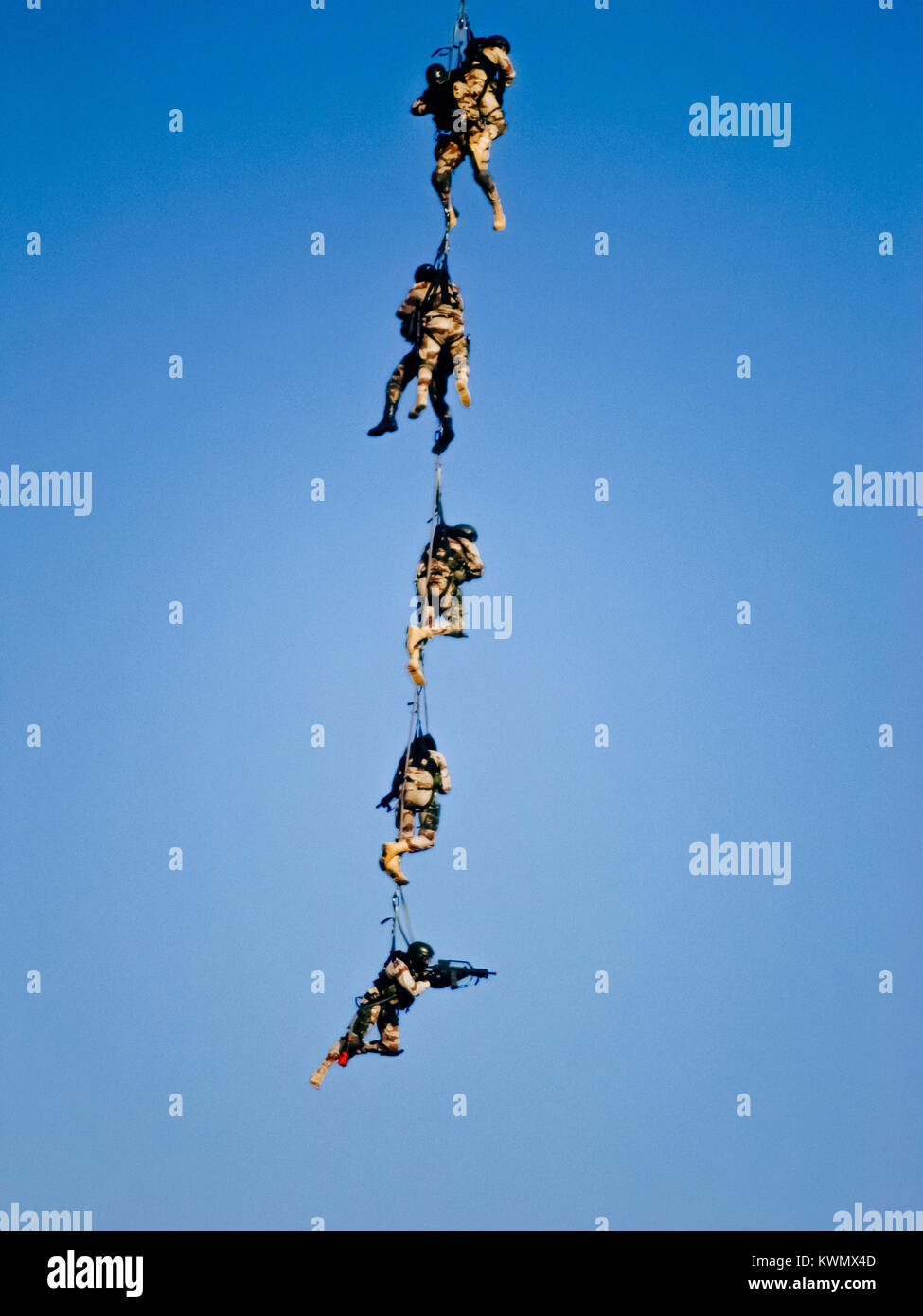 Hubschrauber Seilaufhängung Technik Stockfoto