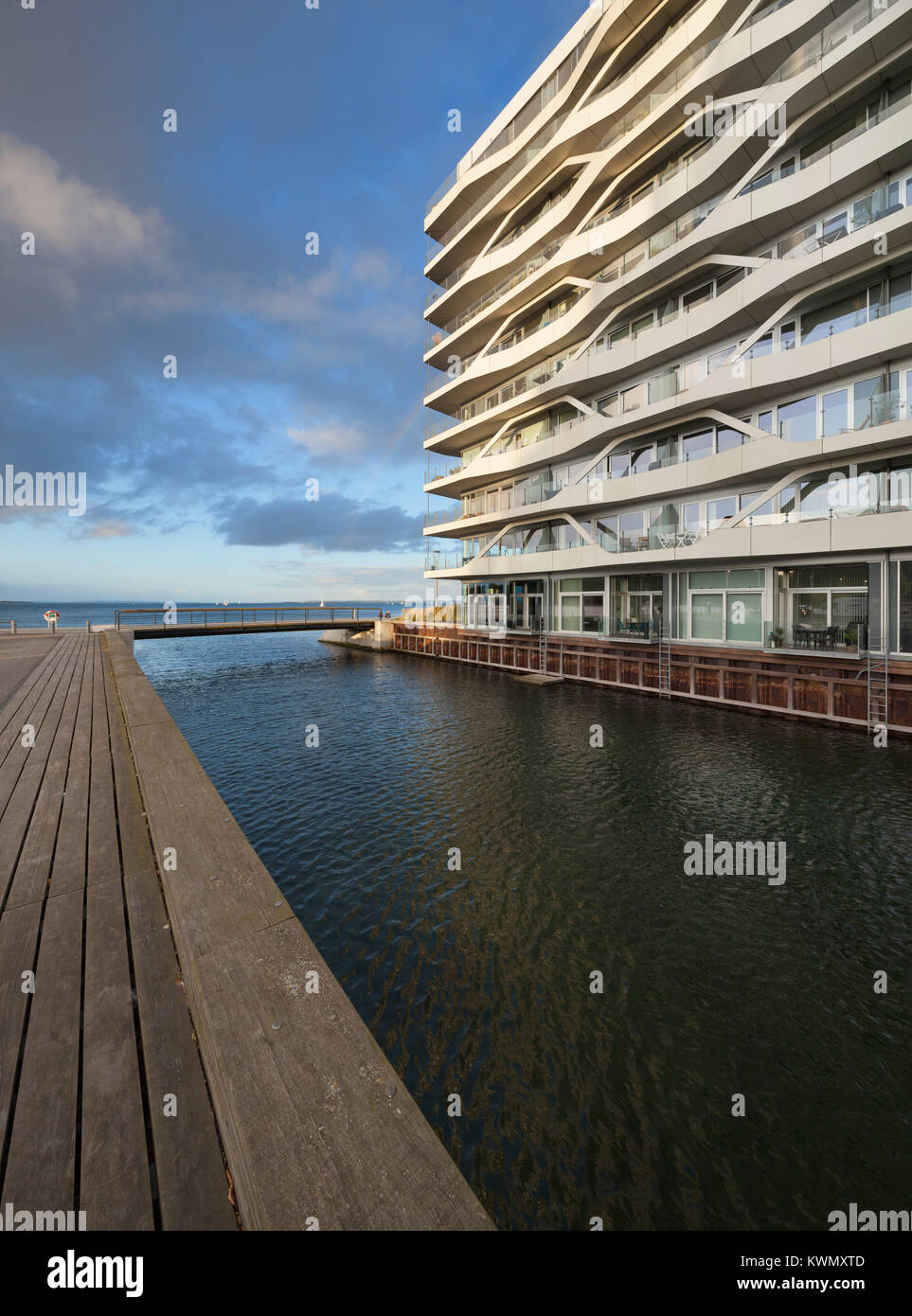 AARHUS, Dänemark - 9. AUGUST 2016: Blick von externen Der Isbjerget Aarhus, Wohnhaus im Aarhus Docklands Nachbarschaft, es ist situieren Stockfoto