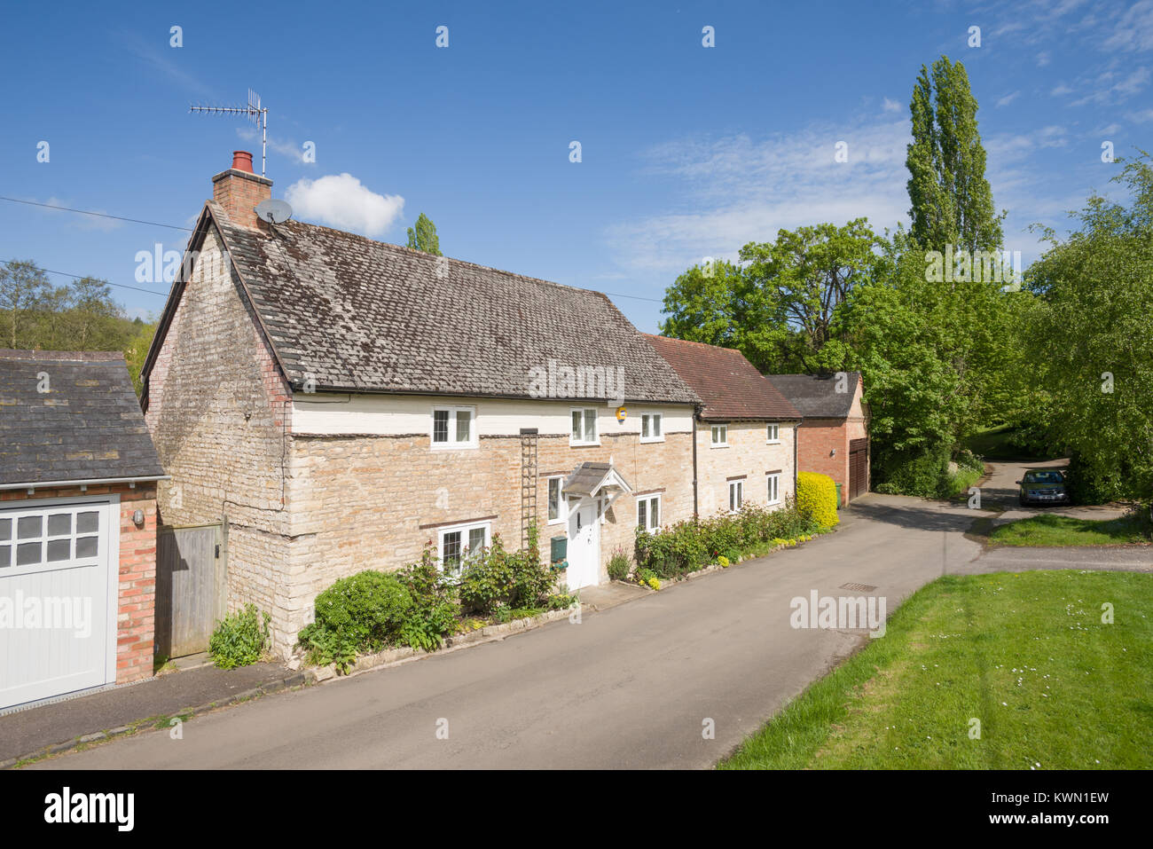 Eine Reihe von Wohnimmobilien in Combrook, Warwickshire, England, Großbritannien Stockfoto