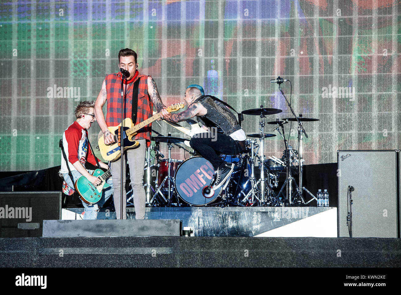 Die Englische pop rock Super-Gruppe McBusted führt ein Live Konzert auf der großen Bühne an der Barclaycard britischen Sommer Festival 2014 am Hyde Park, London. Hier Gitarrist Danny Jones wird dargestellt, live auf der Bühne. De 06.07.2014. Stockfoto