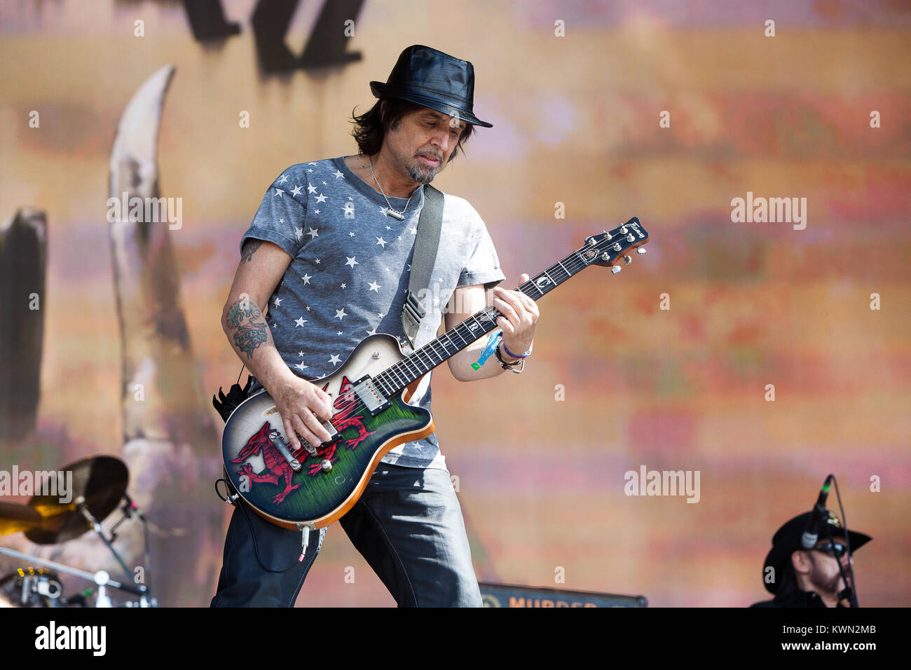 Die englische Hard Rock Band Motörhead führt ein Live Konzert in der barclaycard Theater Bühne am britischen Sommer Festival 2014 am Hyde Park, London. Hier Gitarrist Phil Campbell ist dargestellt auf der Bühne. De 04.07.2014. Stockfoto