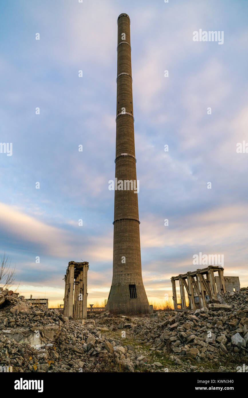 Ruinen von industriellen Gebäuden, verlassenen Industrie in den östlichen Ländern Europas Stockfoto