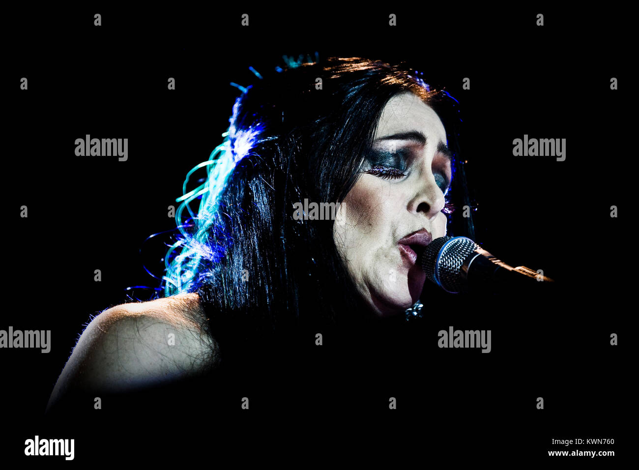 Die amerikanische Avantgarde Komponist, Sänger und Künstler Diamanda Galás führt ein Live Konzert in der Kirche Marmorkirken in Kopenhagen 2010. Dänemark 28/05 2010. Stockfoto