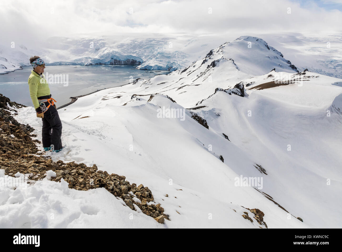 Angela professioinal Hawse; Skitouren; unbenannte Spitze; Livingston Island; Antarktis Stockfoto