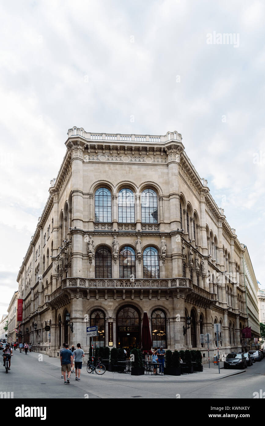 Wien, Österreich - 16. August 2017: Cafe Central im historischen Zentrum von Wien. Es ist ein traditionelles Wiener Café in der Herrengasse befindet. Es Bec Stockfoto