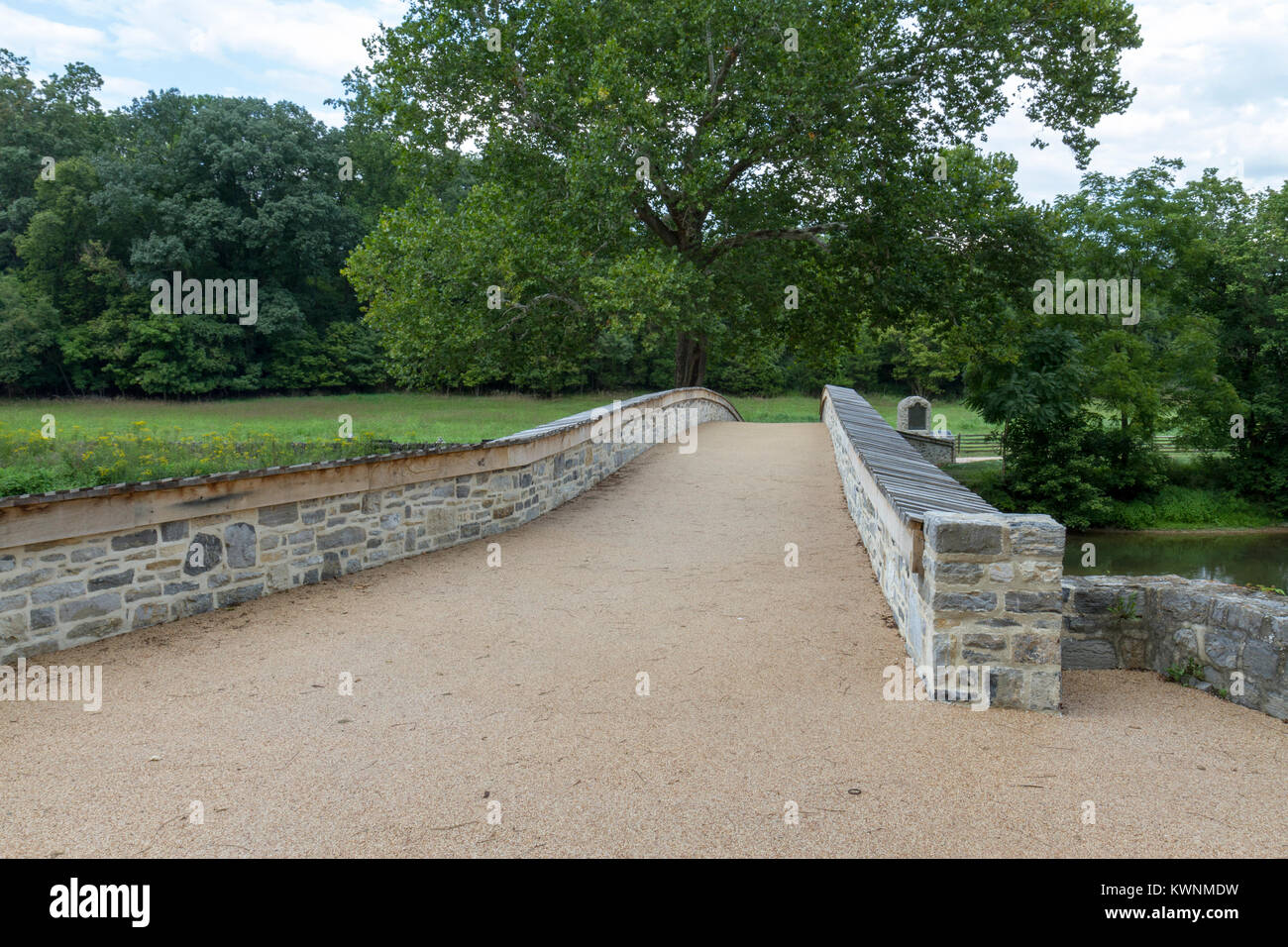 Burnside Bridge gesehen von der West Bank von Antietam Creek (Confederate Seite), Antietam National Battlefield, Maryland, USA. Stockfoto