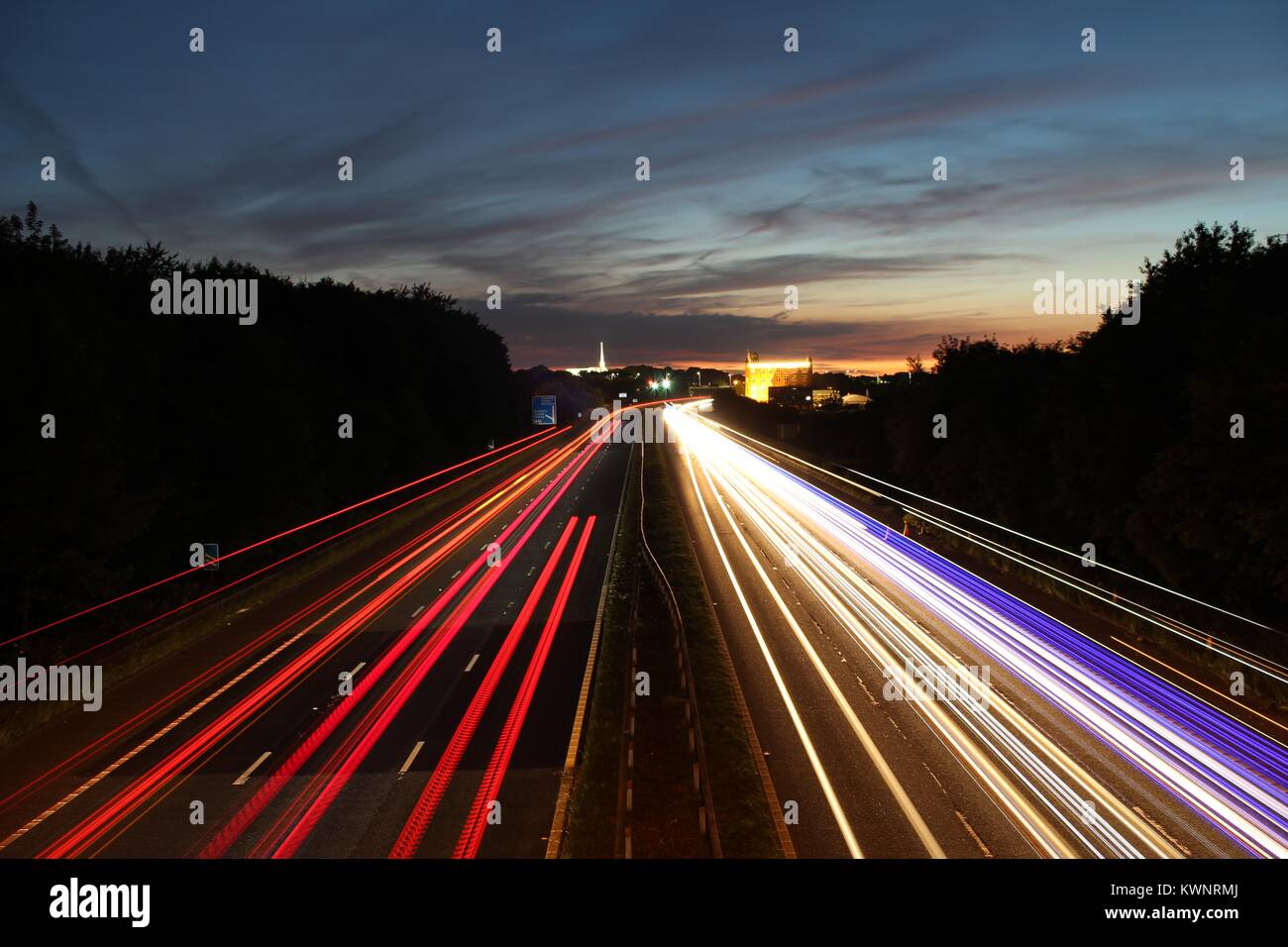 Autobahn Auto Licht Trails Nachts auf der M61, Chorley, Lancashire. Großbritannien Stockfoto