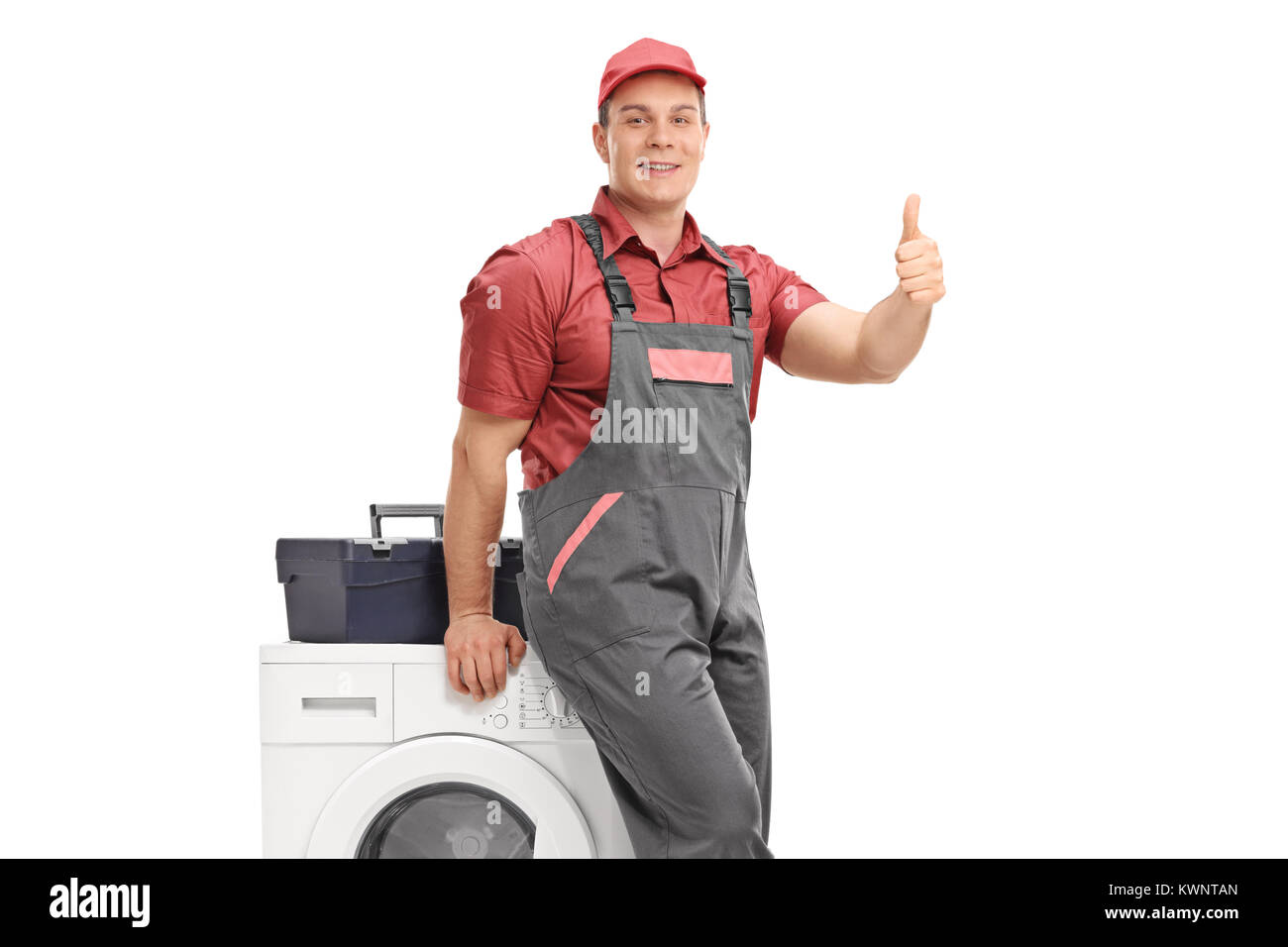 Handwerker stützte sich auf eine Waschmaschine und einen Daumen nach oben Zeichen auf weißem Hintergrund Stockfoto