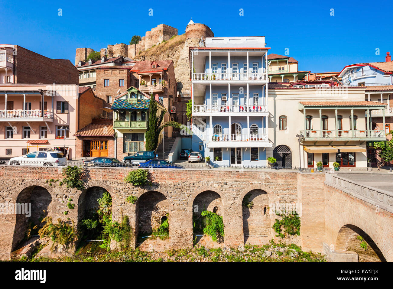 Abanotubani ist im alten Stadtteil von Tiflis in Georgien Stockfoto