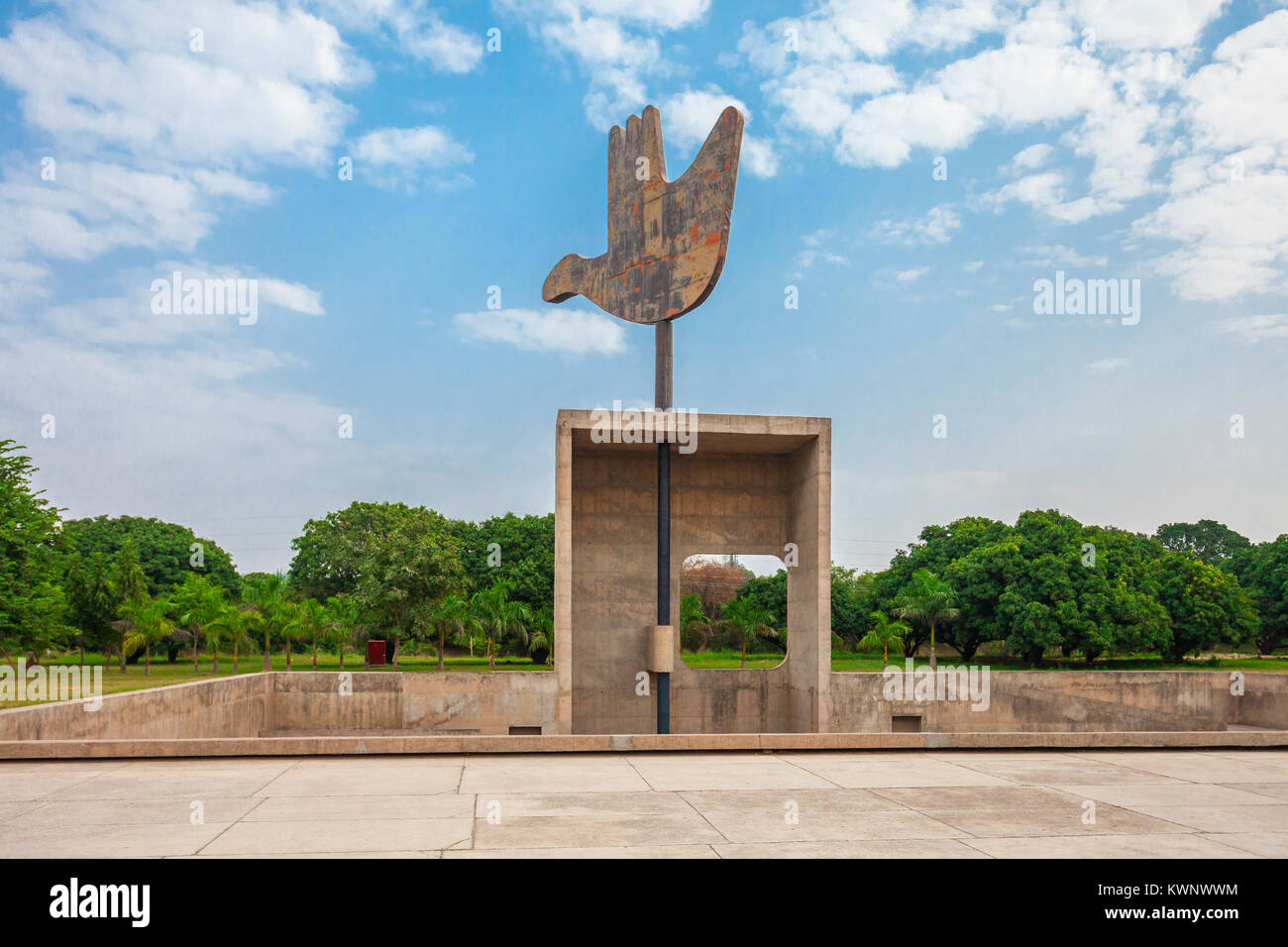 Die offene Hand Denkmal ist eine symbolische Struktur in der Indischen Union Gebiet von Chandigarh, Indien, Stockfoto