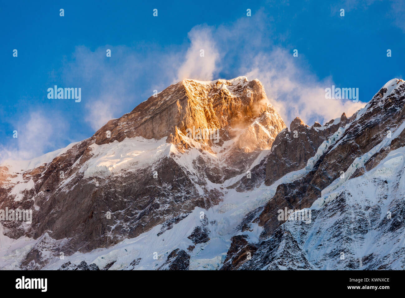 Kedarnath Berg bei Sonnenaufgang, es ist ein Berg in den Gangotri Gruppe in den Garhwal-himalaya in Uttarakhand, Indien. Stockfoto