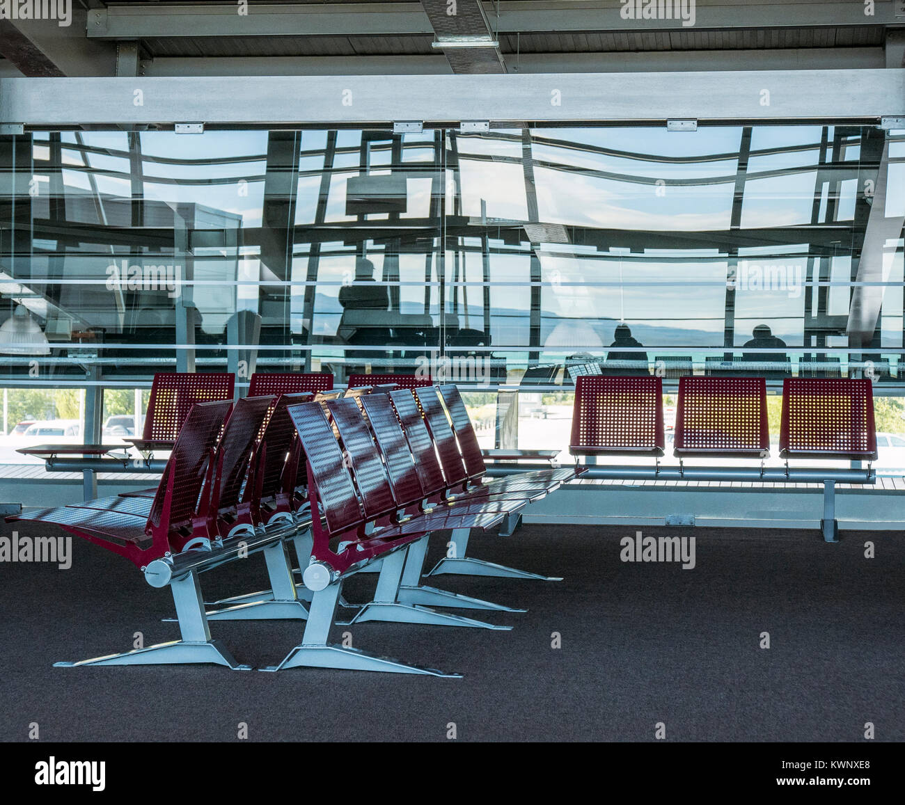 Leere Sitze; Innenraum abstrakte Sicht von El Calafate International Airport, El Calafate Santa Cruz, Argentinien; Comandante Armando Tola International Air Stockfoto
