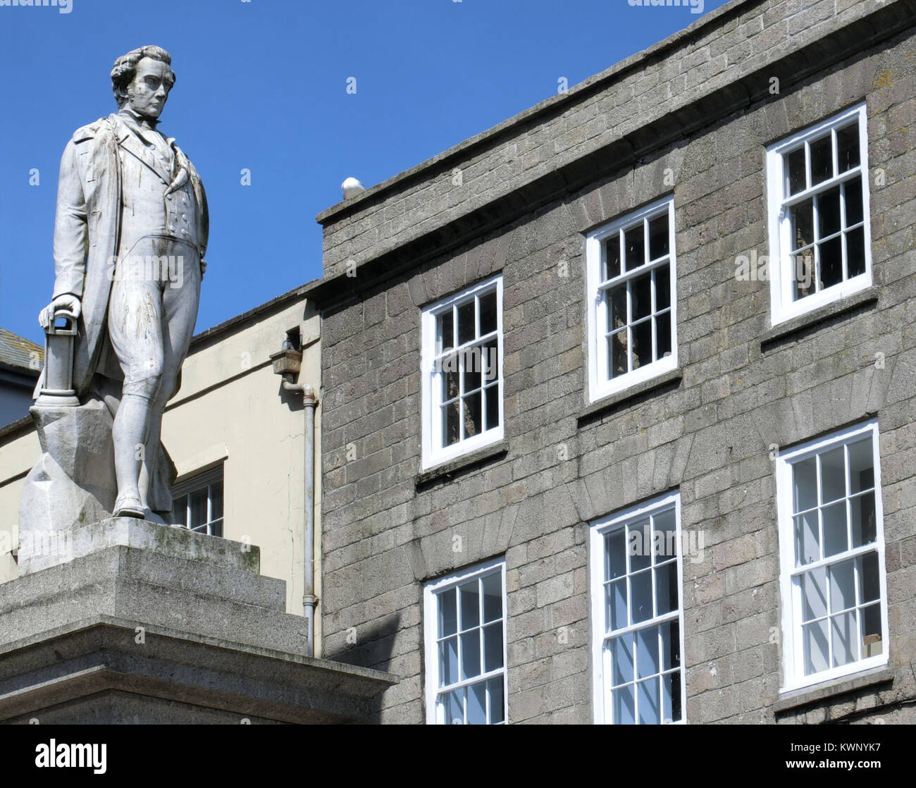 Statue von Sir Humphry Davy, High Street (Markt Jude Street), Penzance, Cornwall, England, Großbritannien Stockfoto