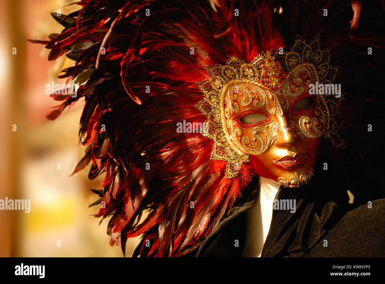 Traditionelle venezianische Maske im Store auf Straße, Venedig Italien. Karneval von Venedig. Stockfoto