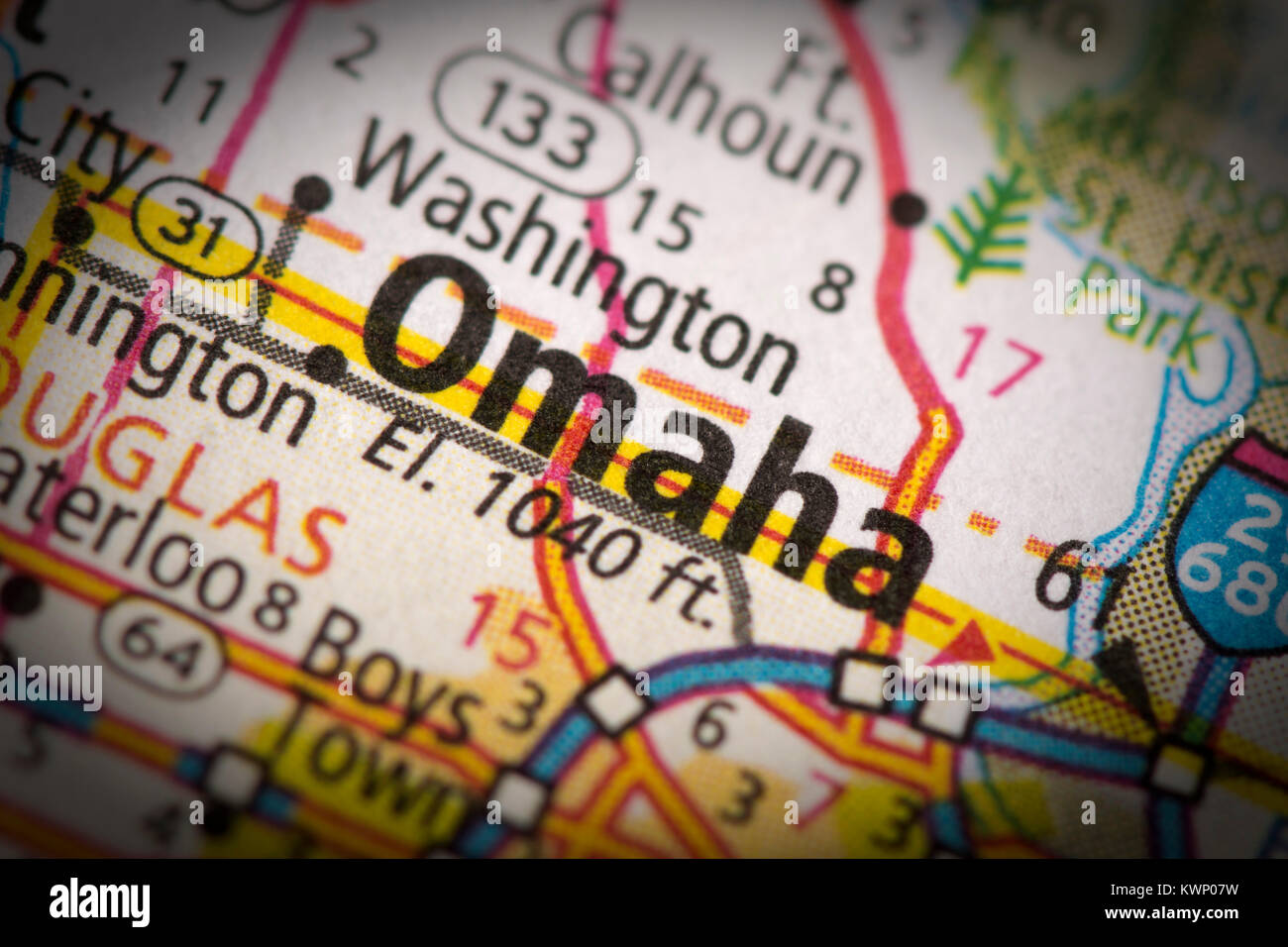 Nahaufnahme von Omaha, Nebraska auf einer Straßenkarte der Vereinigten Staaten. Stockfoto