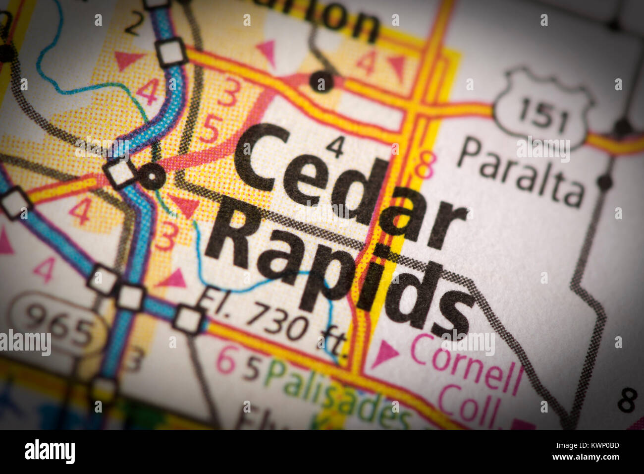 Nahaufnahme von Cedar Rapids, Iowa auf einer Straßenkarte der Vereinigten Staaten. Stockfoto