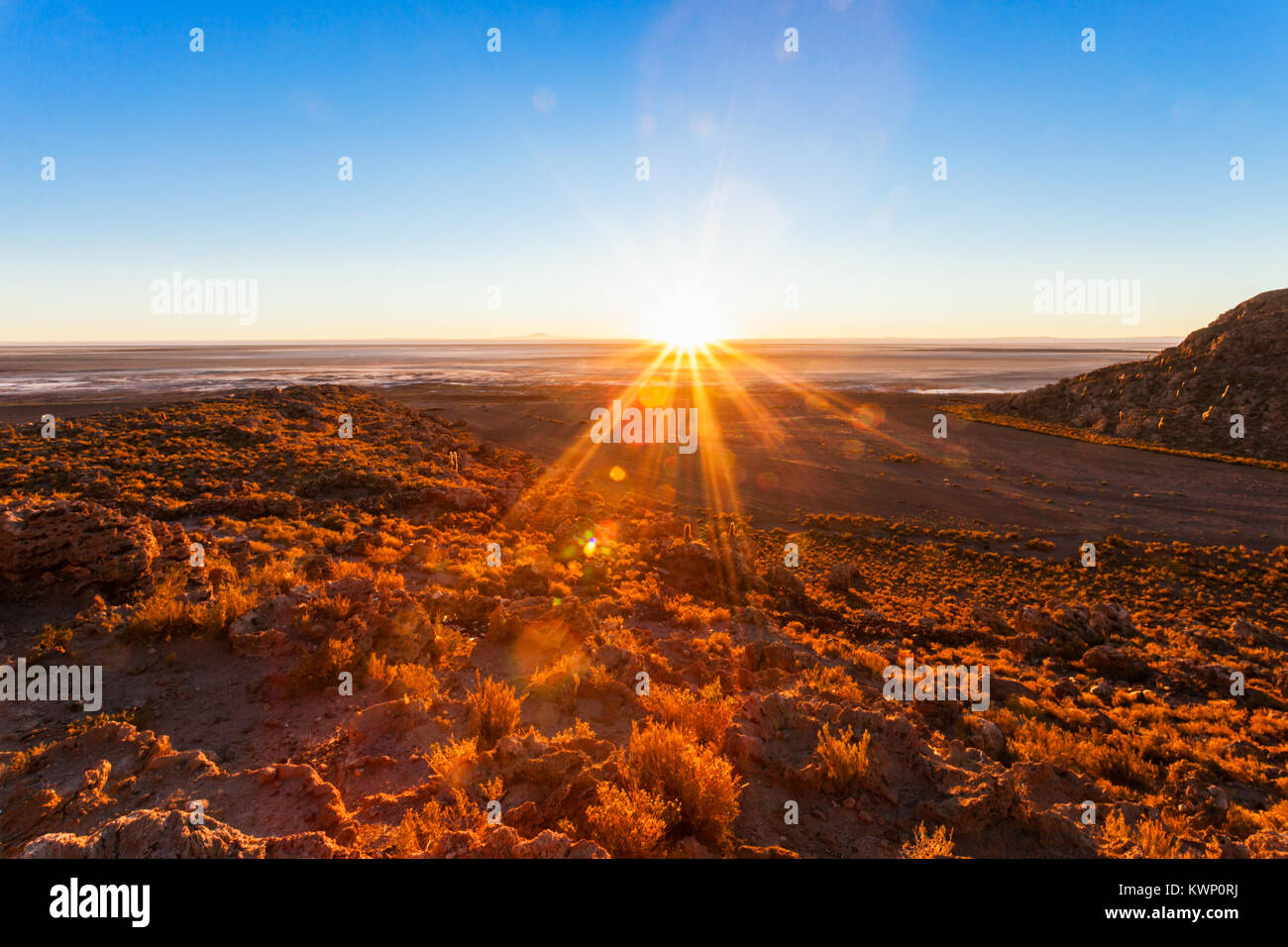 Sonnenaufgang in der Nähe von Salar de Uyuni im Altiplano, Bolivien Stockfoto
