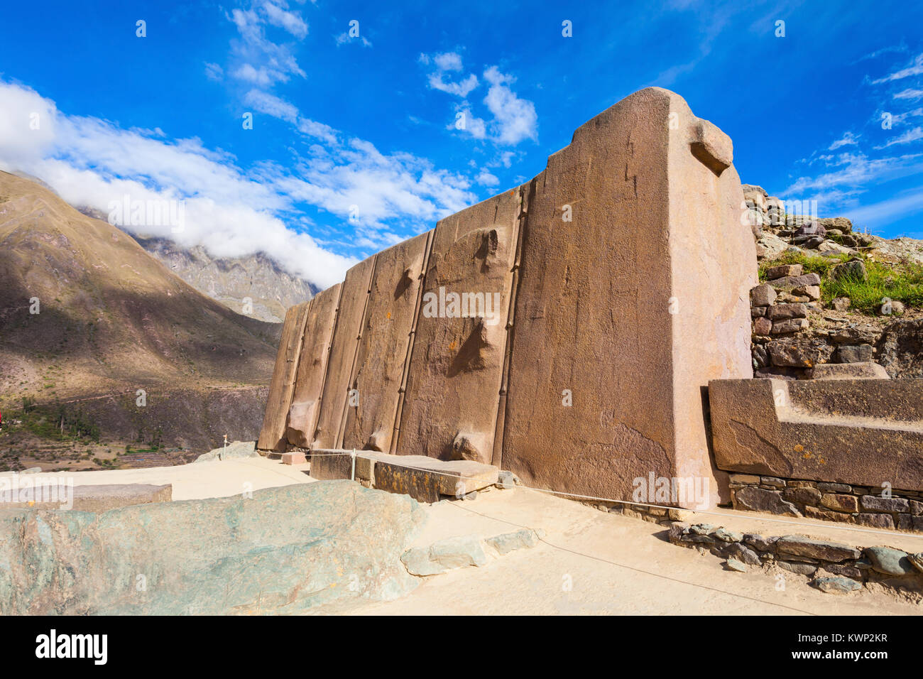 Ollantaytambo Wand der Sechs Monolithen (Sonnentempel) in Arequipa, Peru. Stockfoto