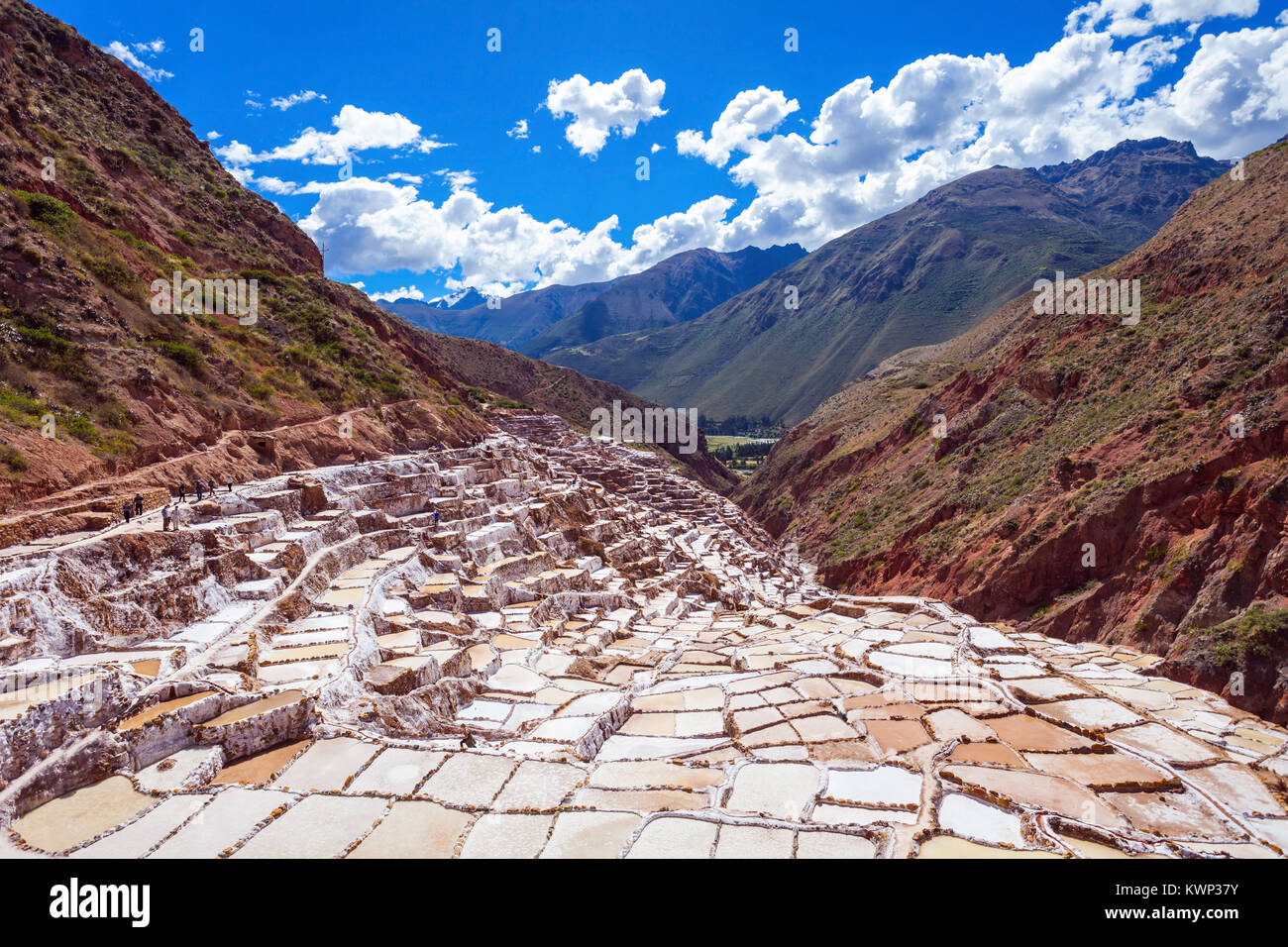 Salinas de Maras, Pre Inca traditionelle Salzbergwerk in Peru Stockfoto