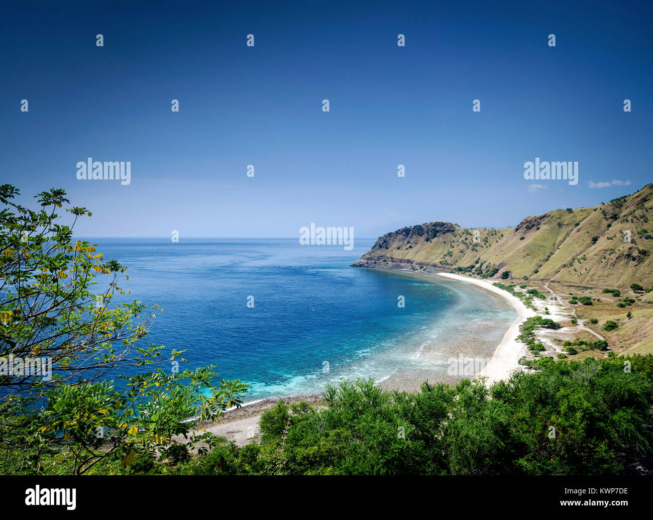 Küste und Strand in der Nähe von Dili in Ost Timor Leste von Cristo Rei Hill Monument Stockfoto