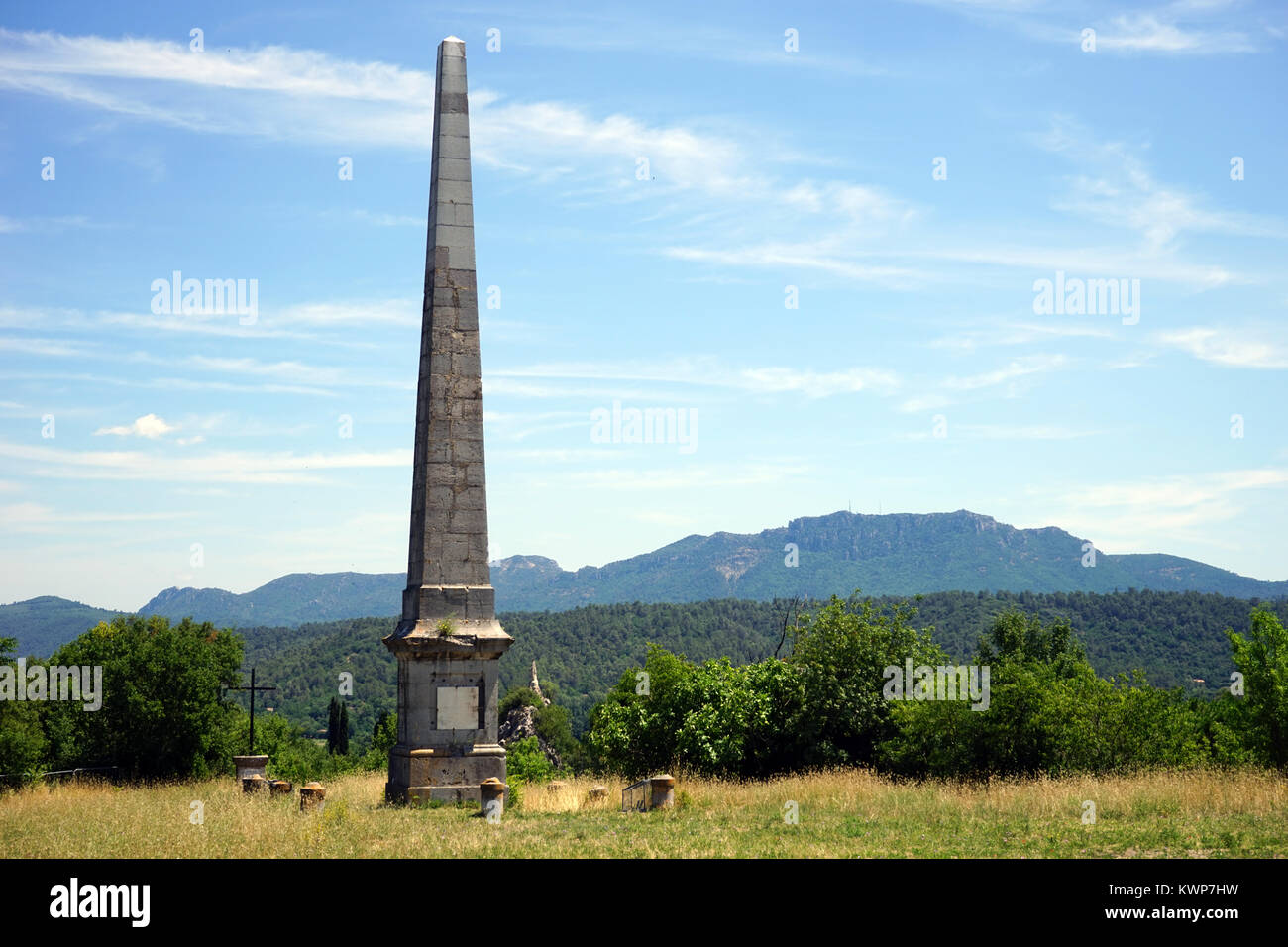 Alte Obelisk in der Nähe von Tourves, Frankreich Stockfoto