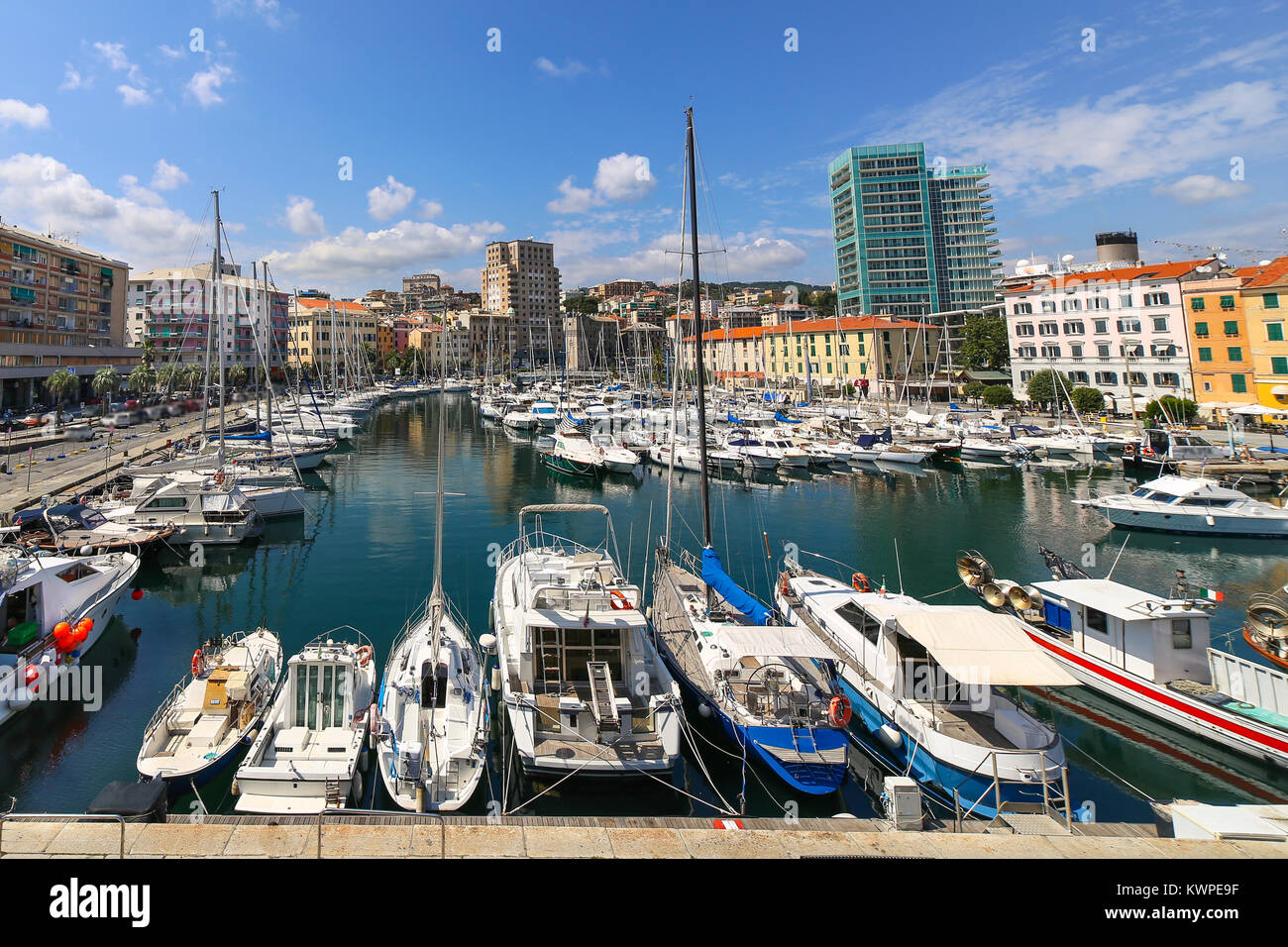 Stadtbild mit der Marina in Savona, Ligurien, Italien Stockfoto